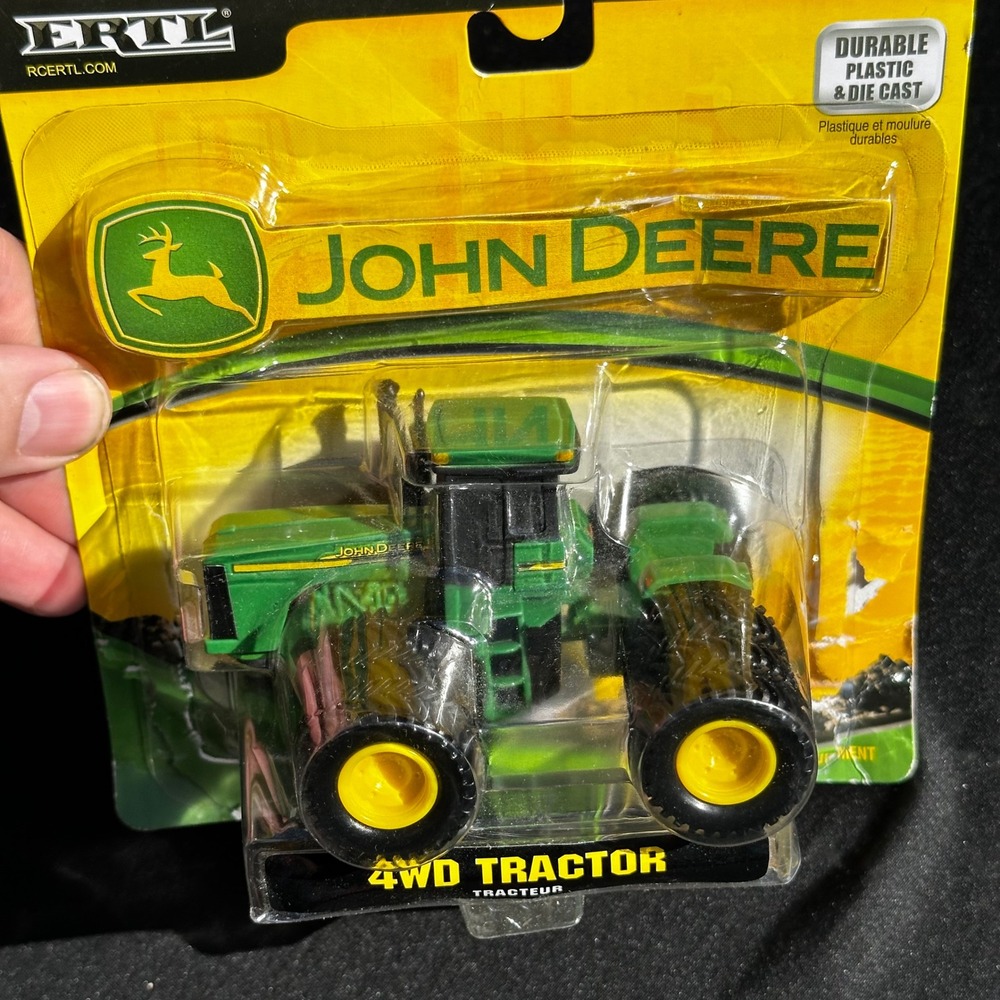 Ertl John Deere 4WD Tractor Kids Unisex OS Green New Damaged Box 35332C 2006